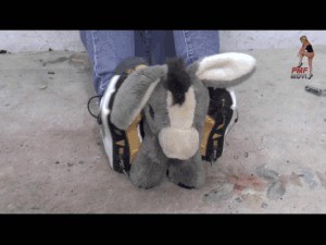 Plunged Toy Under Spike Running Shoes