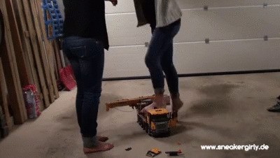 2 Chick’s Vs Bruder Toy Cars